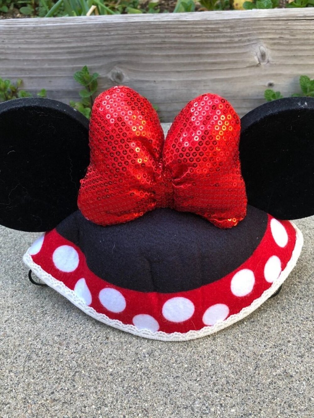 DISNEY PARKS Minnie Mouse Ears Bow Hat Black Red Sequins Kendra Dee Embroidered